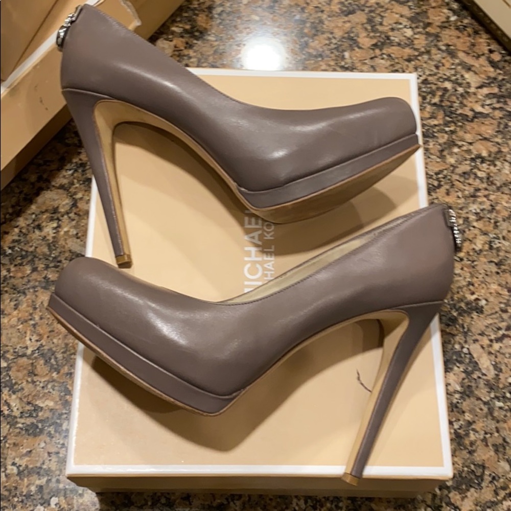 Michael Kors Hamilton Pump Cinder sz 7